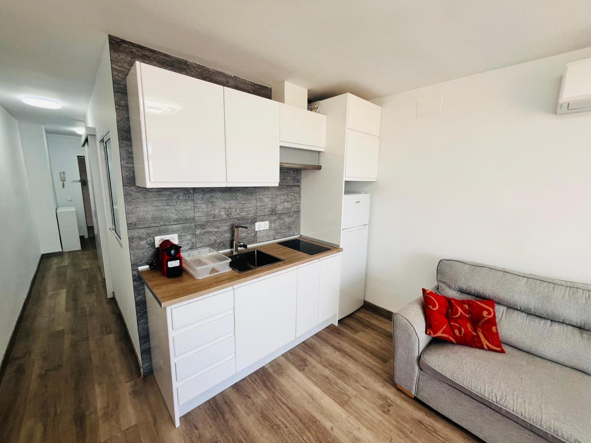 Calpe Sea View Apartment: Beachside Comfort with Wi-Fi and Parking Exterior photo