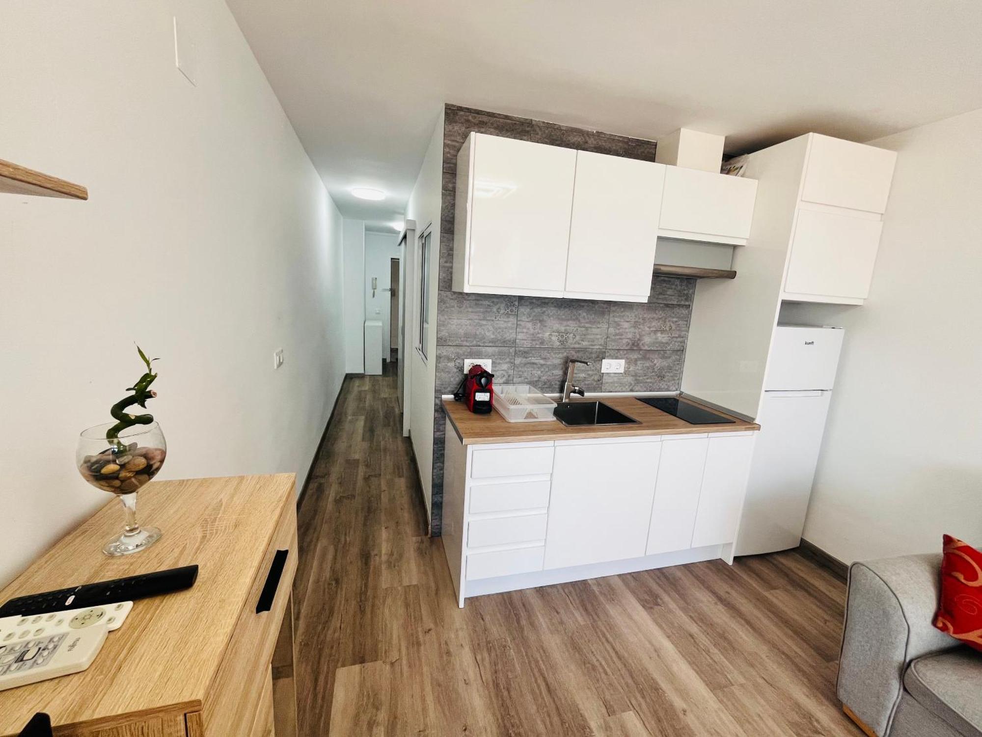 Calpe Sea View Apartment: Beachside Comfort with Wi-Fi and Parking Exterior photo