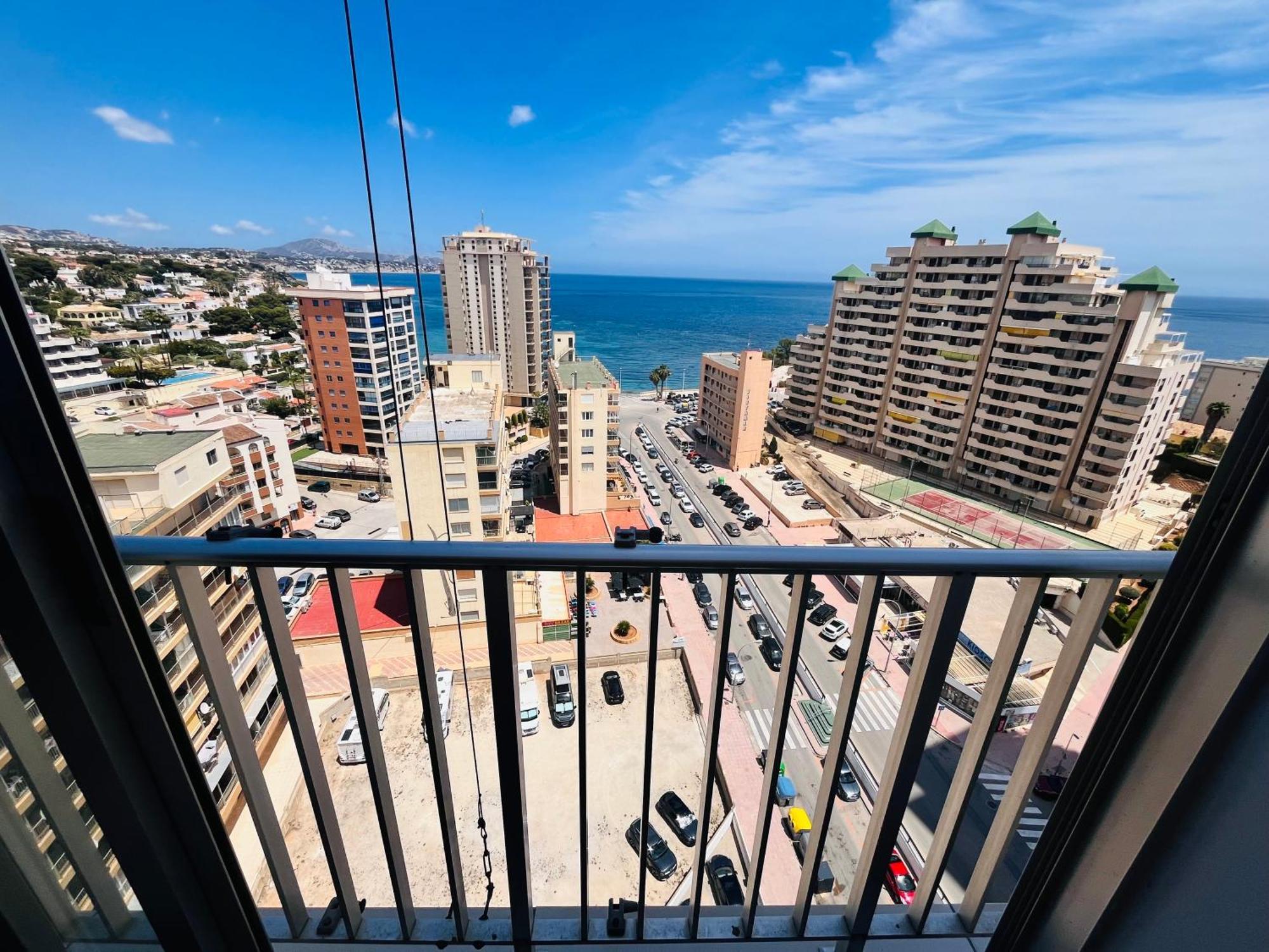 Calpe Sea View Apartment: Beachside Comfort with Wi-Fi and Parking Exterior photo